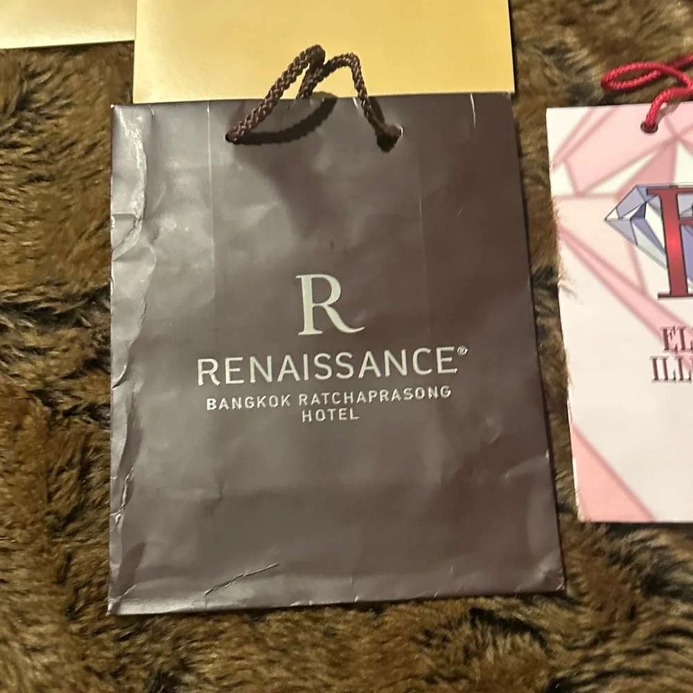 Assorted Designer 5 Gift Bags & 2 Gift Boxes